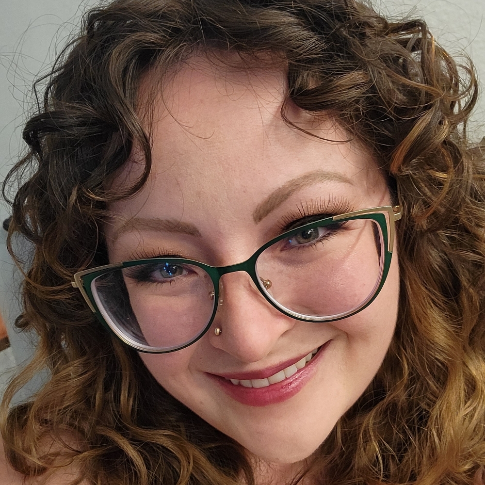 Meet your Posher, Rina
